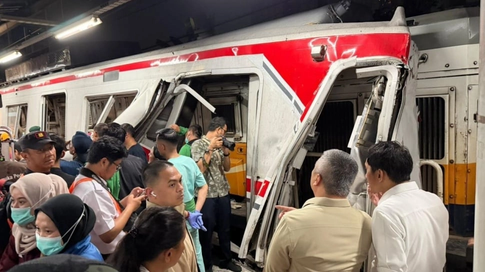 Tiga Korban Selamat Sudah Dievakuasi, Basarnas Lanjut Sisir Seluruh Gerbong Kereta
