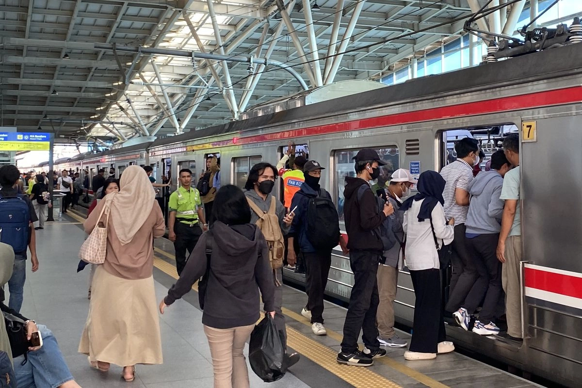 KAI Sebut Operasional KRL Bakal Berangsur Normal Siang Ini