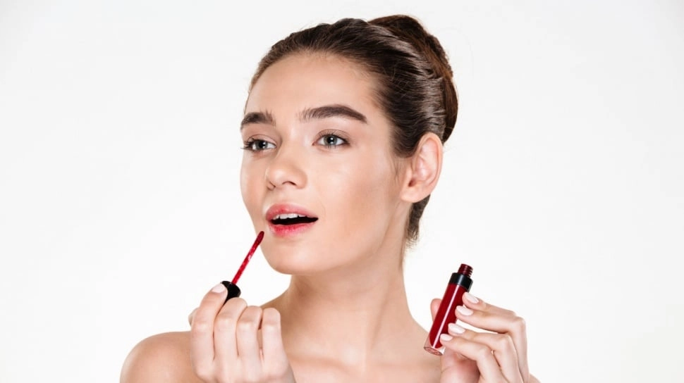 5 Rekomendasi Lip Tint untuk Bibir Hitam Agar Cerah dan Merona