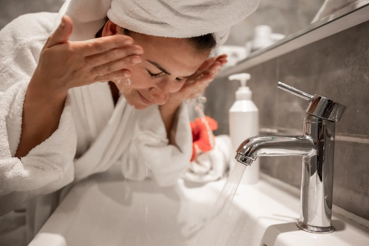 Dermatolog Ungkap Teknik 30 Detik Mencuci Muka agar Kulit Lebih Glowing