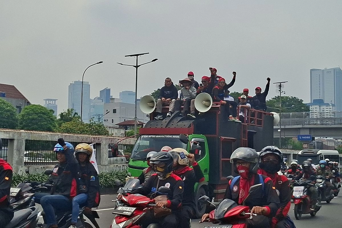 Buruh di Persimpangan Revolusi Industri 4.0