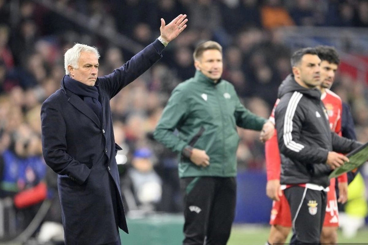 Jose Mourinho Bantah Ada Komunikasi dengan Real Madrid