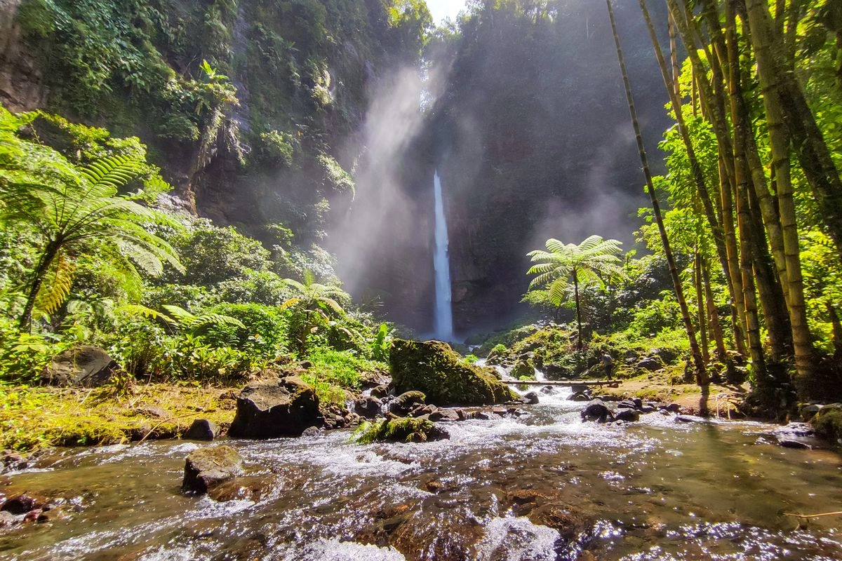 Panduan Lengkap Wisata Air Terjun Kapas Biru Lumajang, Rute, Tiket, dan Tips