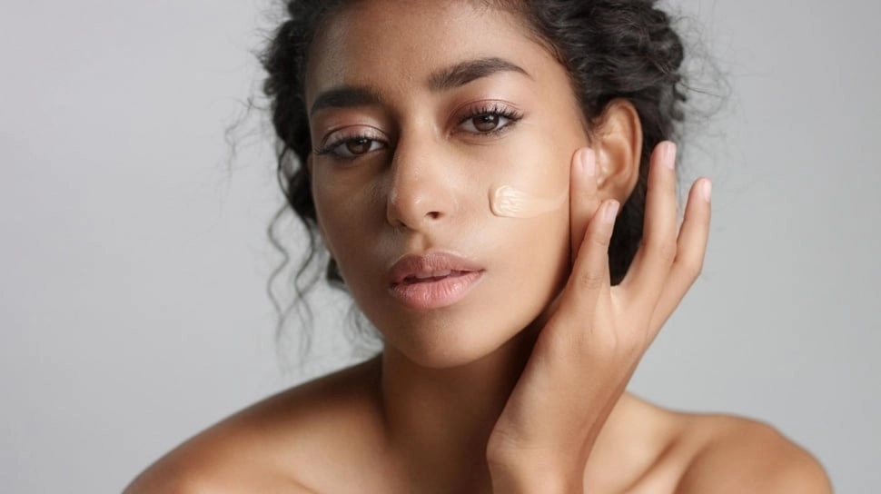 Apa Perbedaan Tinted Sunscreen dan Sunscreen Biasa? Ini Kelebihan vs Kekurangannya