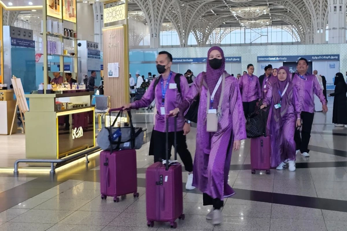 Kedatangan Perdana Jemaah Haji Khusus di Bandara Madinah