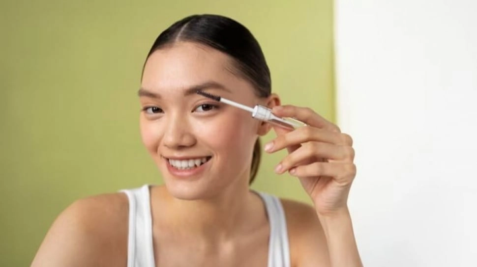 5 Pilihan Serum Alis Terbaik untuk Bikin Alis Lebih Tebal dan Rapi