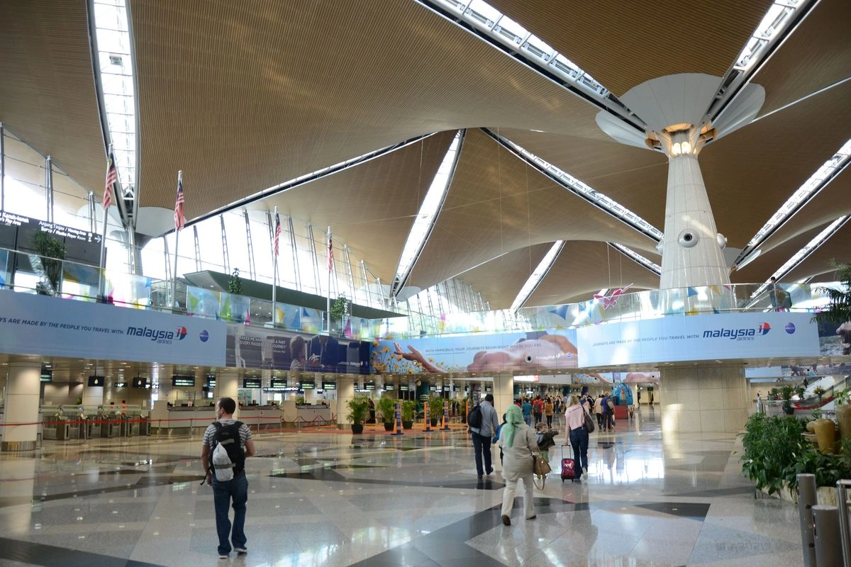 Dua WNA Terjatuh dari Balkon Bandara Kuala Lumpur, Satu Meninggal