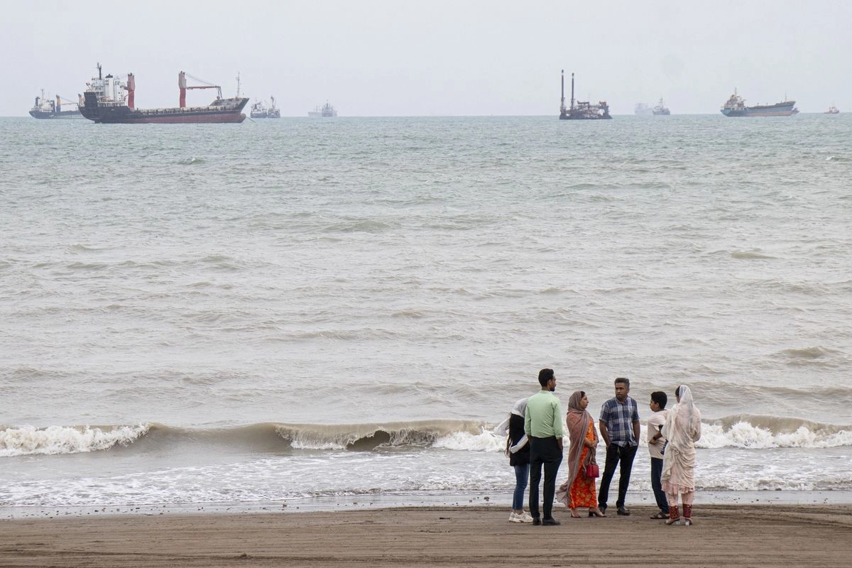 AS Klaim Tenggelamkan 6 Kapal Iran di Selat Hormuz, Teheran Bantah