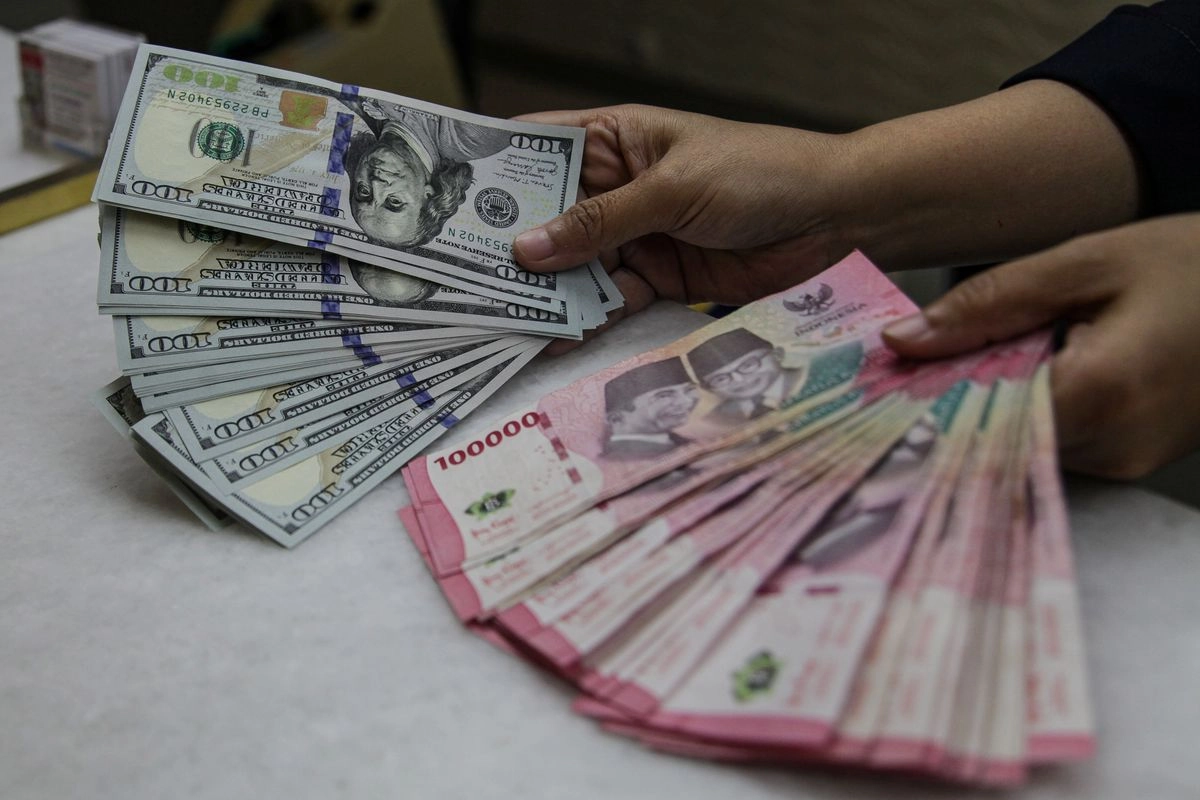 Rupiah Semakin Anjlok, Tembus Rp 17.400 per Dollar AS