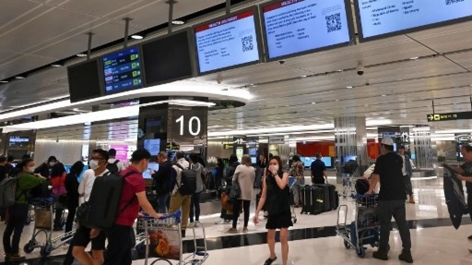 Hujan Deras Lumpuhkan Changi, 319 Penumpang Terjebak 2,5 Jam di Batam