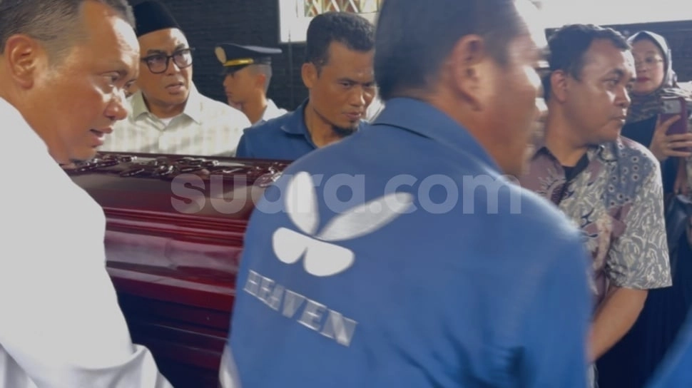 Rasa Haru Selimuti Rumah Duka Haerul Saleh, Peti Jenazah Diantar Para Pimpinan BPK