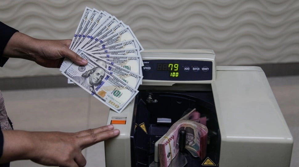 Rupiah Kembali Merosot ke Level Rp 17.382, Apa Penyebabnya?