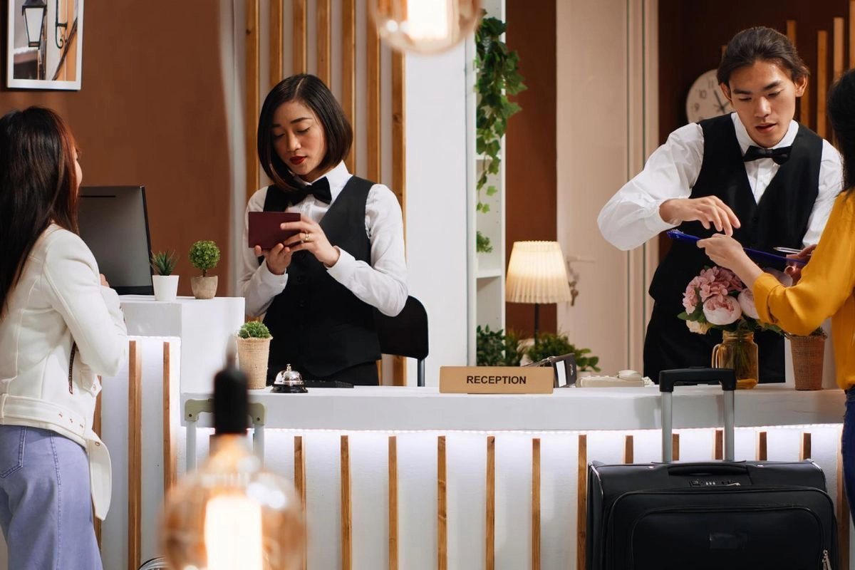 Mengapa Harus Pakai KTP Saat Check-In Hotel?