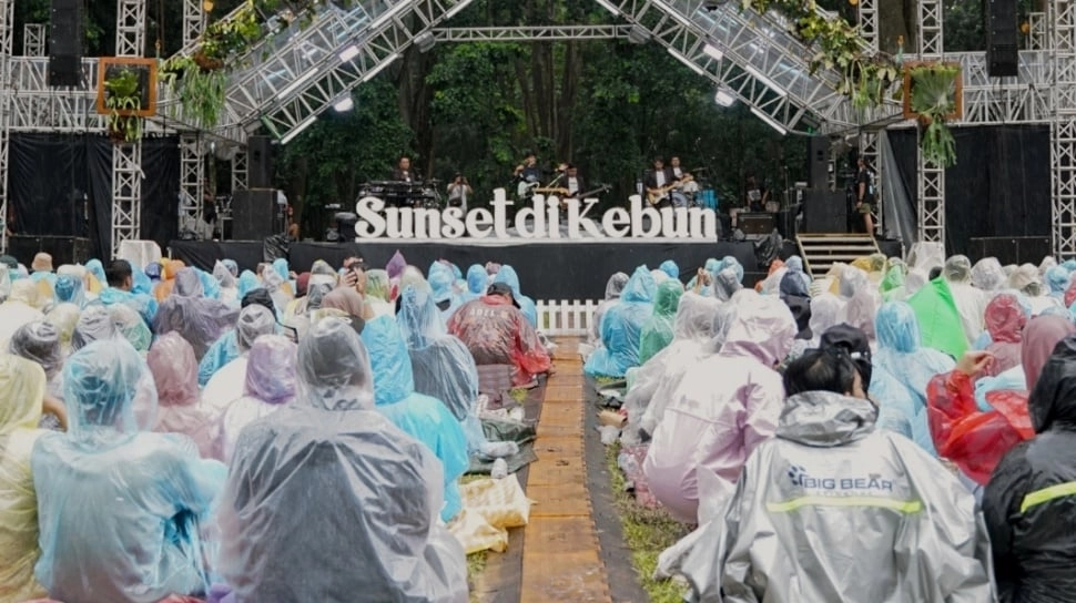 Liburan ke Bogor Makin Lengkap, Nonton Sunset di Kebun hingga Healing ke Curug