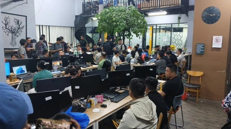 Usut Jaringan Internasional! 321 WNA Operator Judol Jakbar Dipindahkan ke Imigrasi