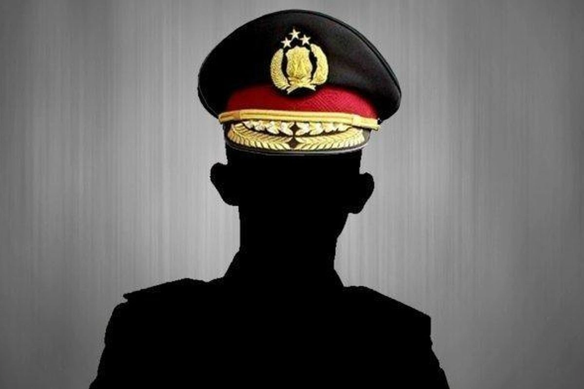 Warisan Kolonial di Balik Seragam Cokelat