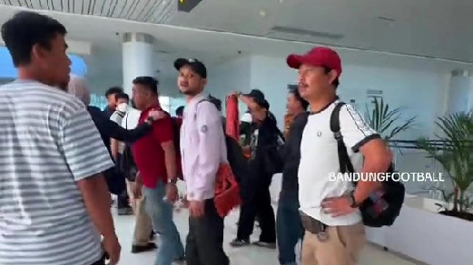 Memalukan! Skuad Persib Mendapat Serangan Verbal Provokatif di Bandara, Ini Pelakunya