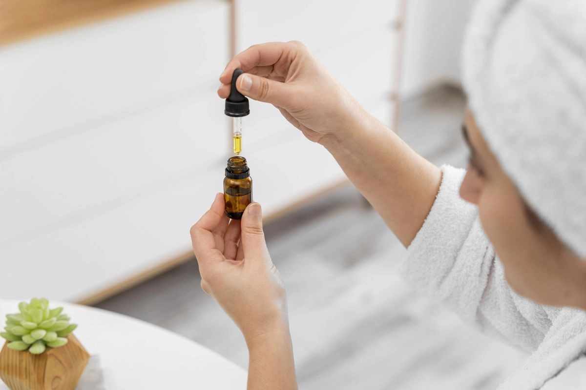 Amankah Pakai Hyaluronic Acid dan Retinol Bersamaan? Ini Kata Dokter