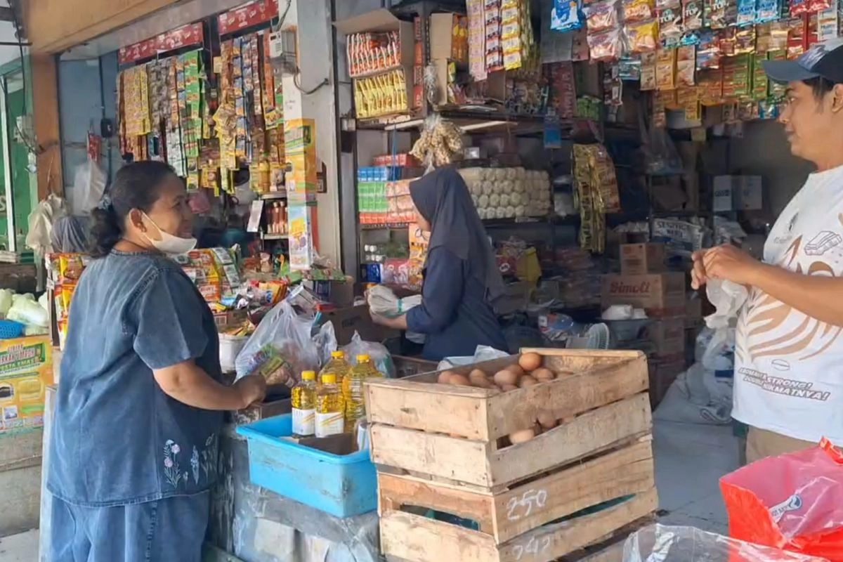 Dampak Rupiah Rp 17.500, Kelas Menengah-Bawah Mulai Terjepit Harga Pangan dan BBM