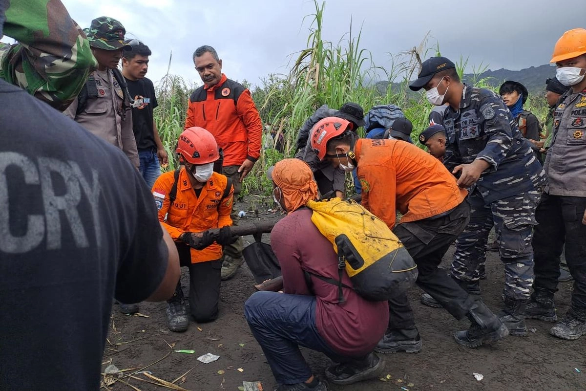 Menlu Singapura Puji Tim SAR yang Evakuasi Korban Erupsi Gunung Dukono
