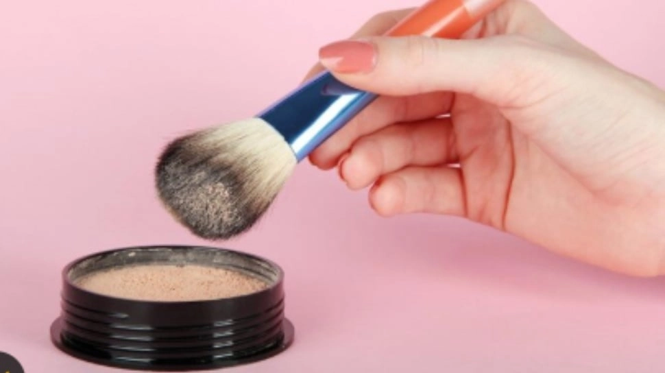 4 Rekomendasi Mineral Powder untuk Kulit Berminyak, Ringan dan Bantu Kontrol Sebum