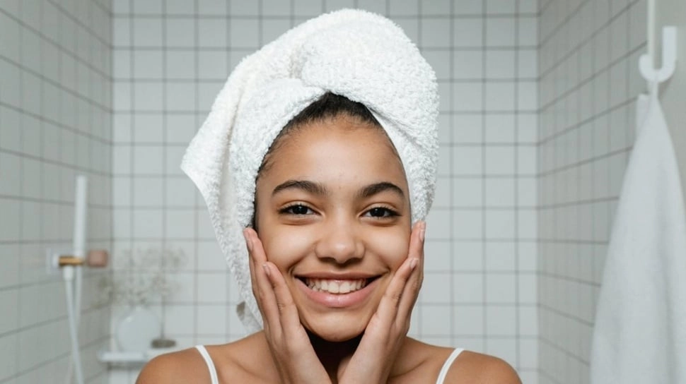 Biar Muka Glowing Alami Pakai Apa? Ini Skincare Murah Viva yang Bisa Dicoba