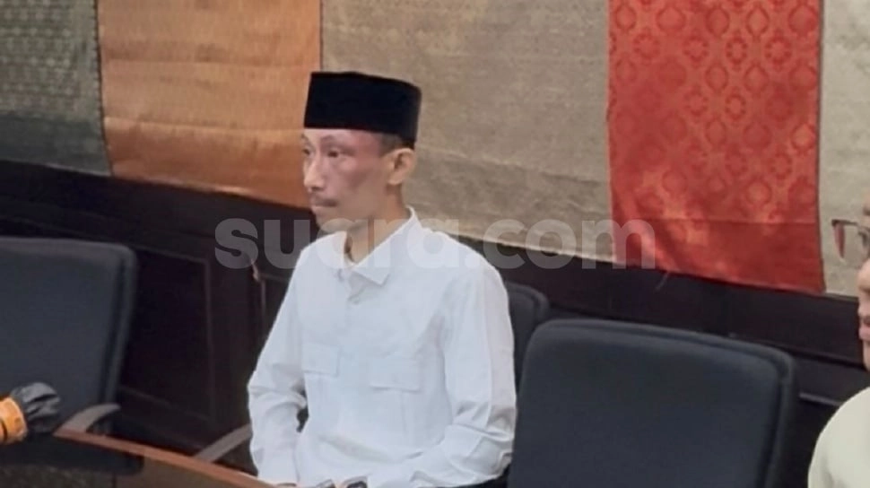 Peringatan Terakhir! Gerindra Tak Segan Copot Achmad Syahri dari DPRD Jember Usai Viral Merokok