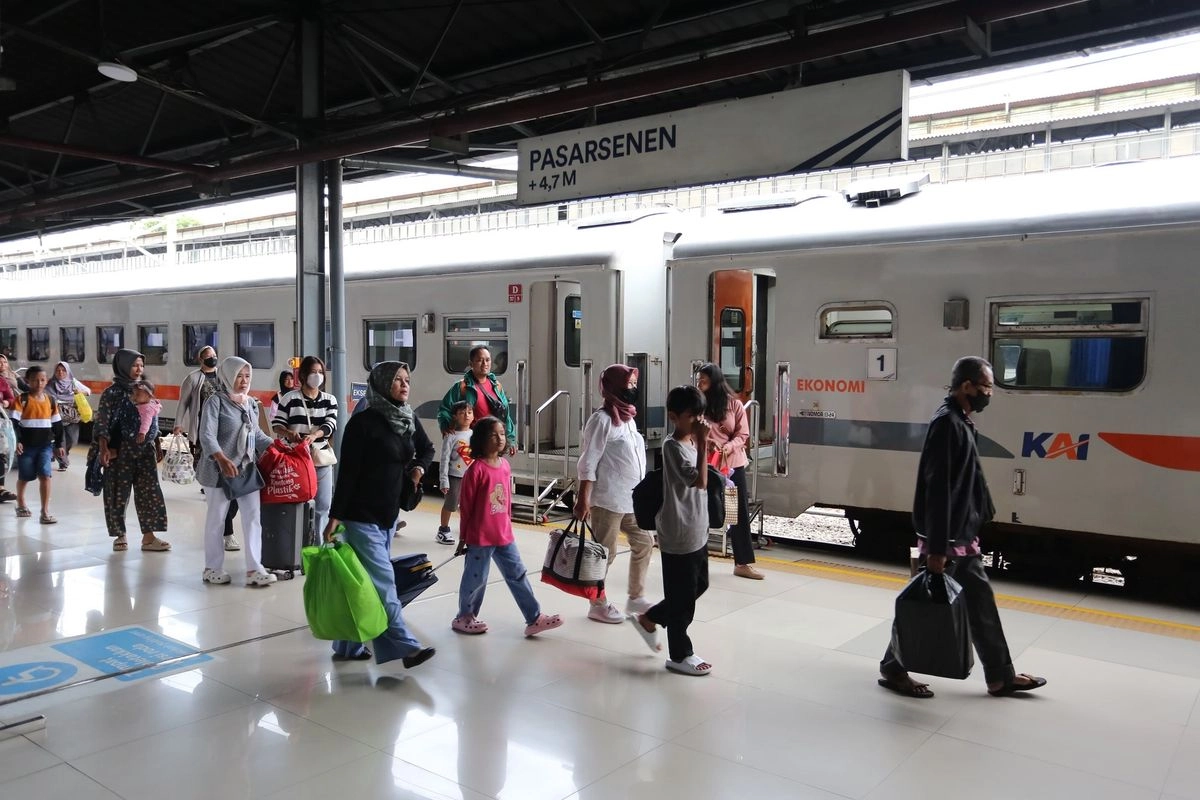 Jadi Andalan Warga, Kereta Api Subsidi Sudah Angkut 155,8 Juta Penumpang dalam 4 Bulan