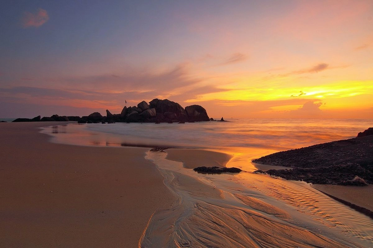 Pantai Jatikontal, Tempat Menikmati Senja dan Kuliner Laut di Pesisir Purworejo