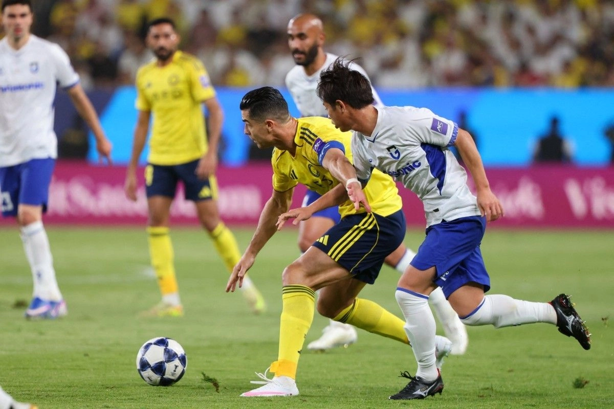 Cristiano Ronaldo Mendadak Hilang Saat Penyerahan Medali ACL 2 2025-2026