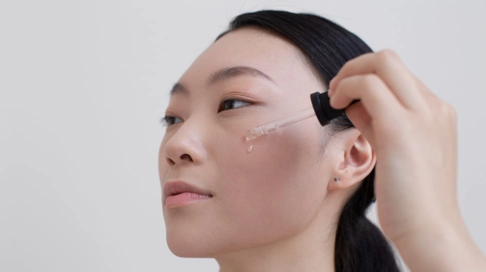 Serum Dulu atau Moisturizer Dulu? Ini Urutan Skincare yang Benar untuk Kulit Sehat