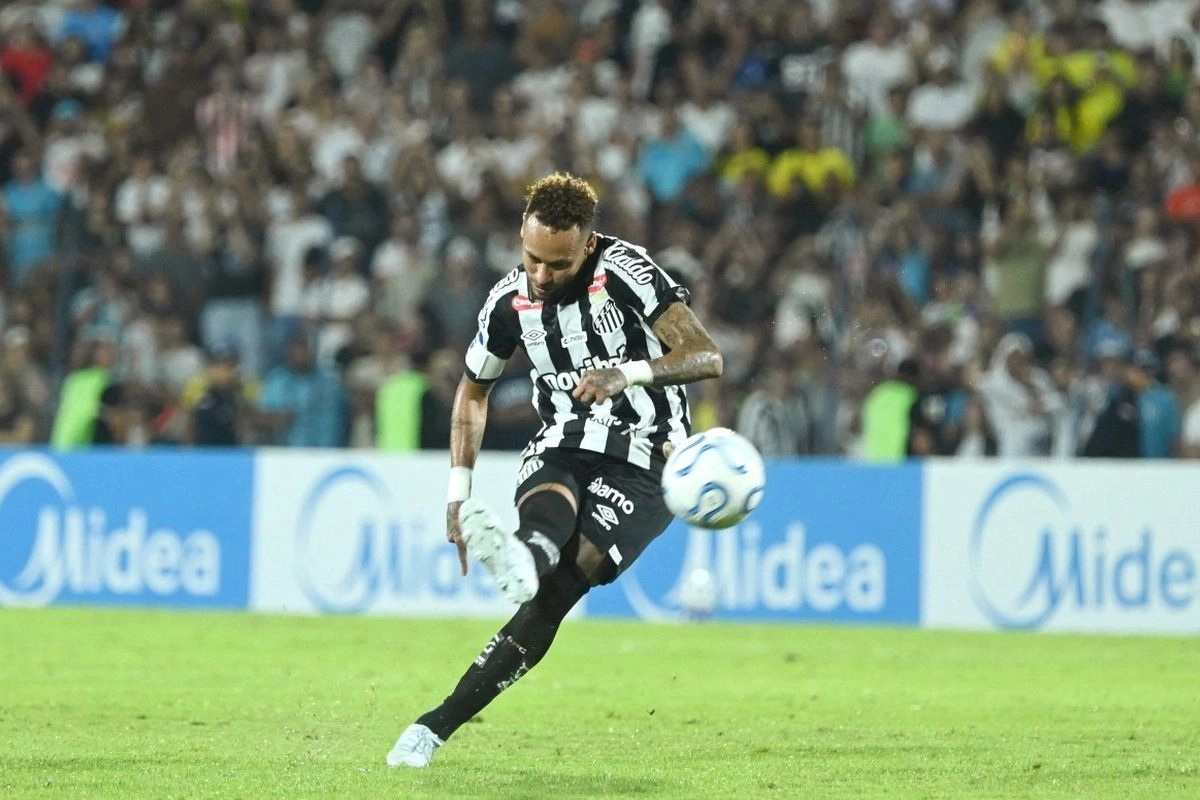 Jelang Piala Dunia 2026, Neymar Akui Sudah Fit dan Tepis Kritik soal Kebugarannya