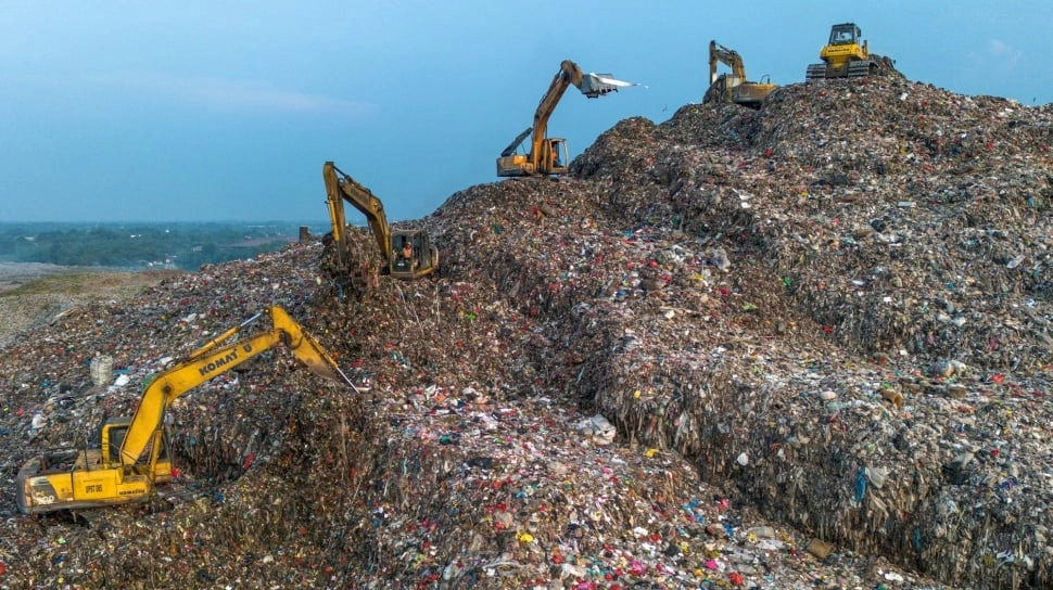 Bantargebang Jadi 'Bom Metana' Dunia, Timbunan Sampah Tembus 80 Juta Ton!