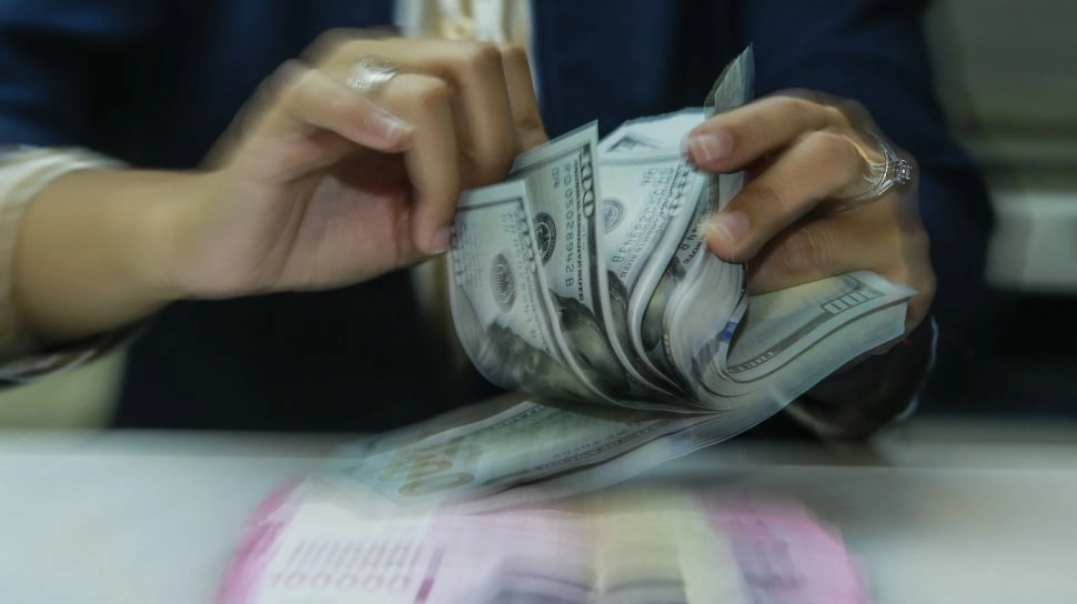 Pihak-pihak Ini Senang Dengar Rupiah Melemah