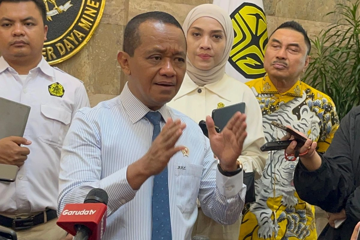 Harga Minyak Melonjak, Bahlil Pastikan Harga BBM Subsidi Tak Naik