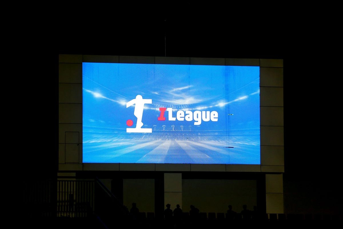 Pengamat Bahas Fenomena Flare di Super League, Antara Tradisi dan Pelanggaran Regulasi