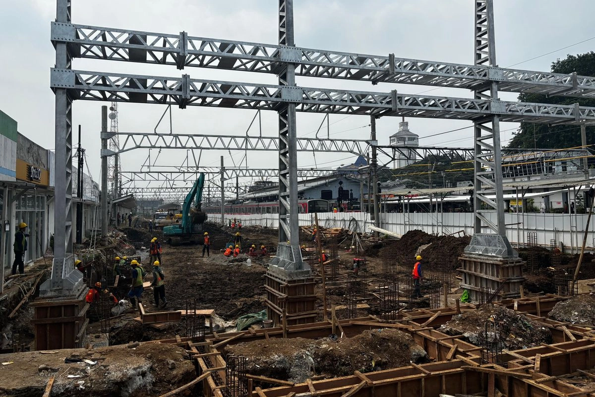 Penumpang Bogor Line Terus Naik, Peron Stasiun Bogor Diperpanjang