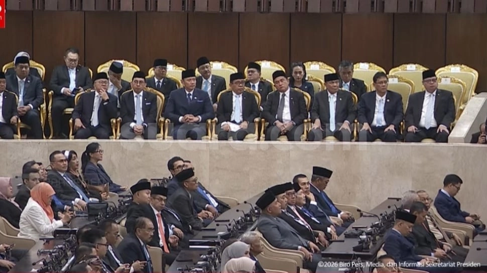 Momen Puan Sapa Prabowo sebagai Ketum Gerindra di Rapat Paripurna DPR RI