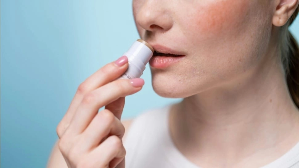 5 Pilihan Lip Balm SPF 50 untuk Cegah Bibir Gelap dan Kering