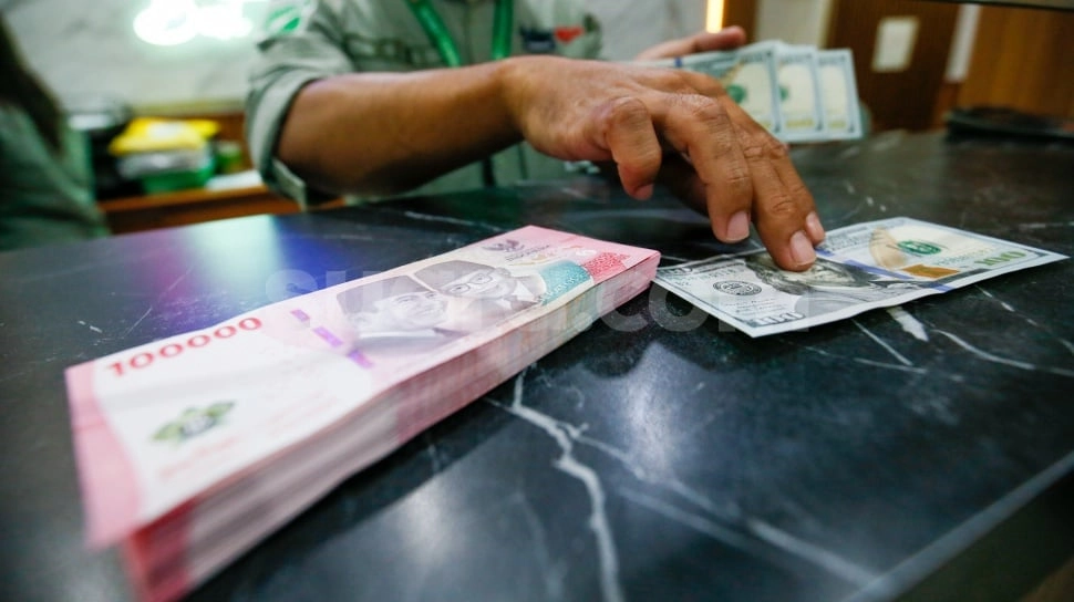Rupiah Dibuka Menguat Tipis ke Level Rp17.652 per Dolar AS