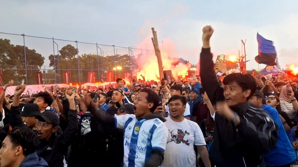 Persib Bandung Diambang Hattrick Juara, Bobotoh Diimbau Jangan Euforia Berlebihan