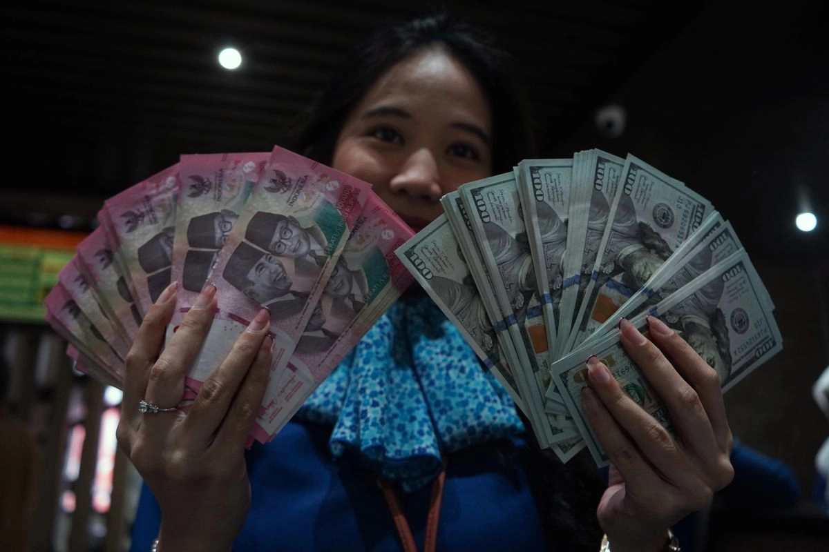 Rupiah Diprediksi Tembus Rp 18.000 per Dollar AS Pekan Depan