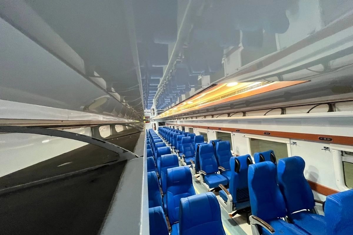 A Blambangan Ekspres: Kereta Terjauh di Indonesia yang Sajikan Panorama Terindah Pulau Jawa