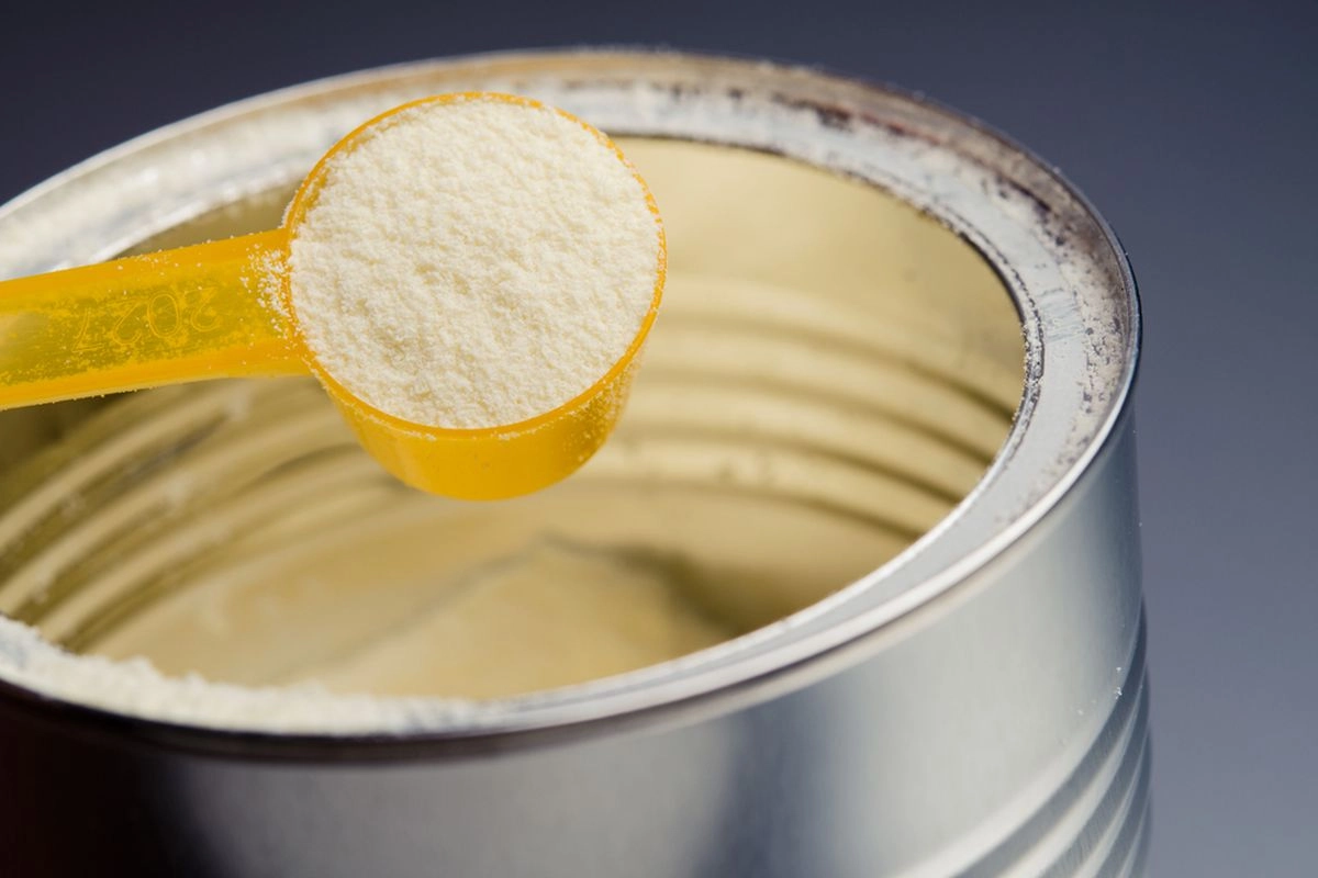 Bagaimana Aturan Pemberian Susu Formula pada Bayi di Indonesia?