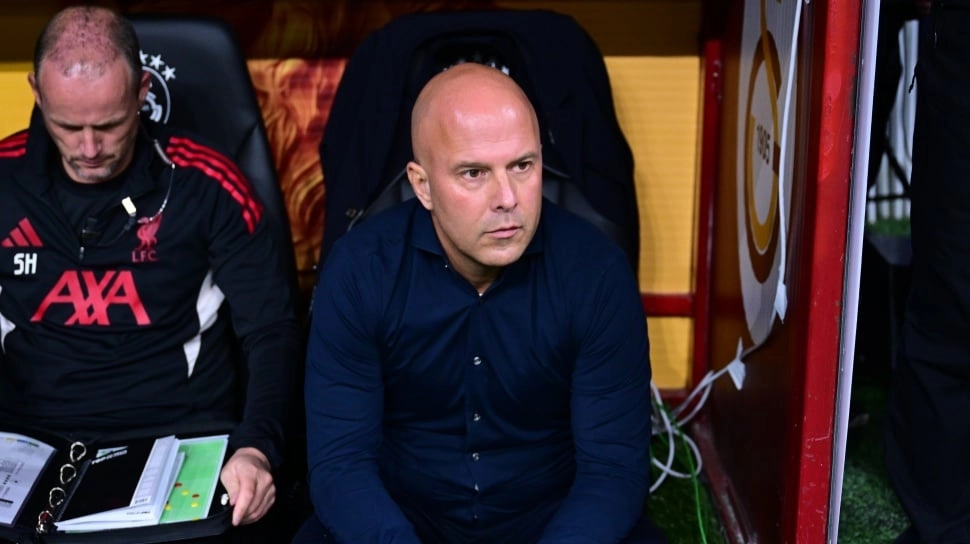 Liverpool Terlempar dari Empat Besar, Arne Slot Kambinghitamkan Badai Cedera