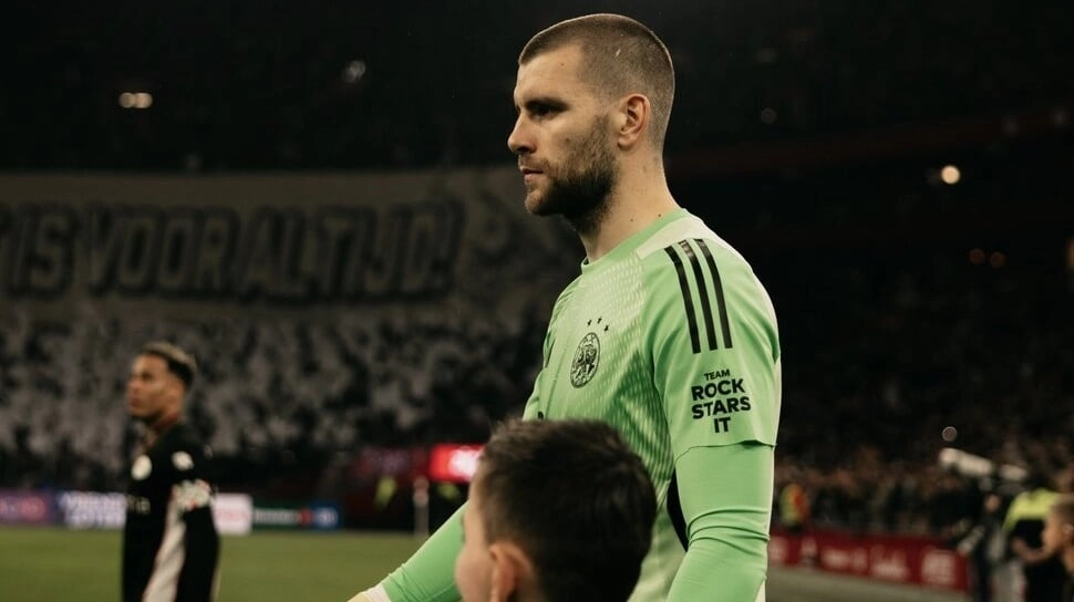 Tangis Maarten Paes Pecah Usai Selamatkan Ajax, Kenneth Perez Malah Beri Sindiran Pedas