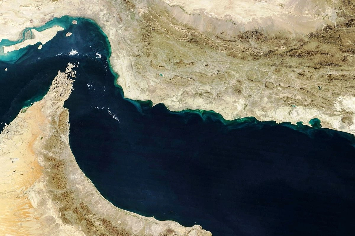 AS Diam-diam Bantu Kapal Tanker Sebrangi Selat Hormuz