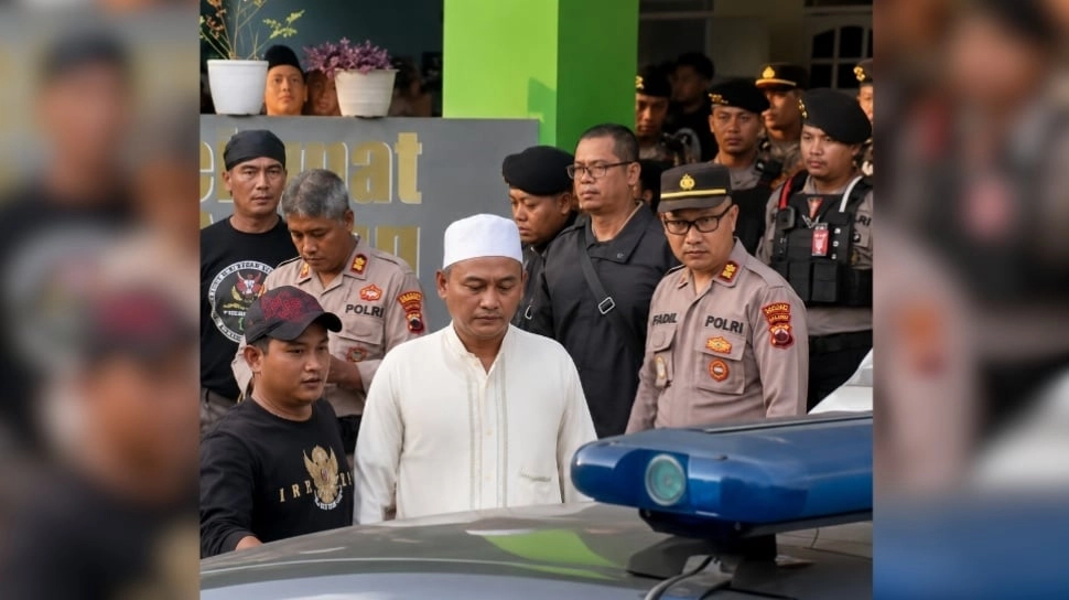 Digeruduk Yakuza Mangenes, Pengasuh Ponpes Pekalongan Ditangkap usai Diduga Cabuli 25 Santri