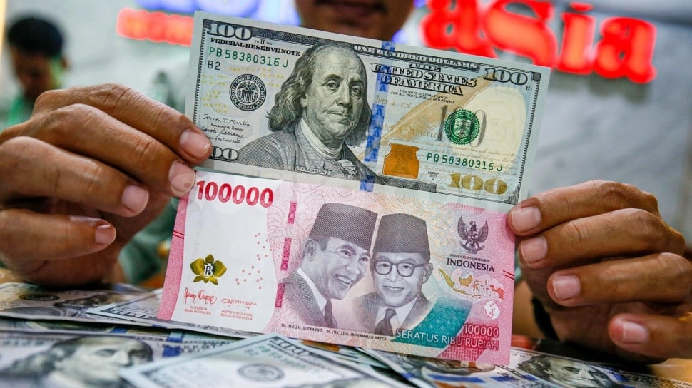 Rupiah Anjlok ke Rp17.870 Hari Ini, Cek Kurs Dolar AS di BCA, Mandiri, BRI, dan BNI