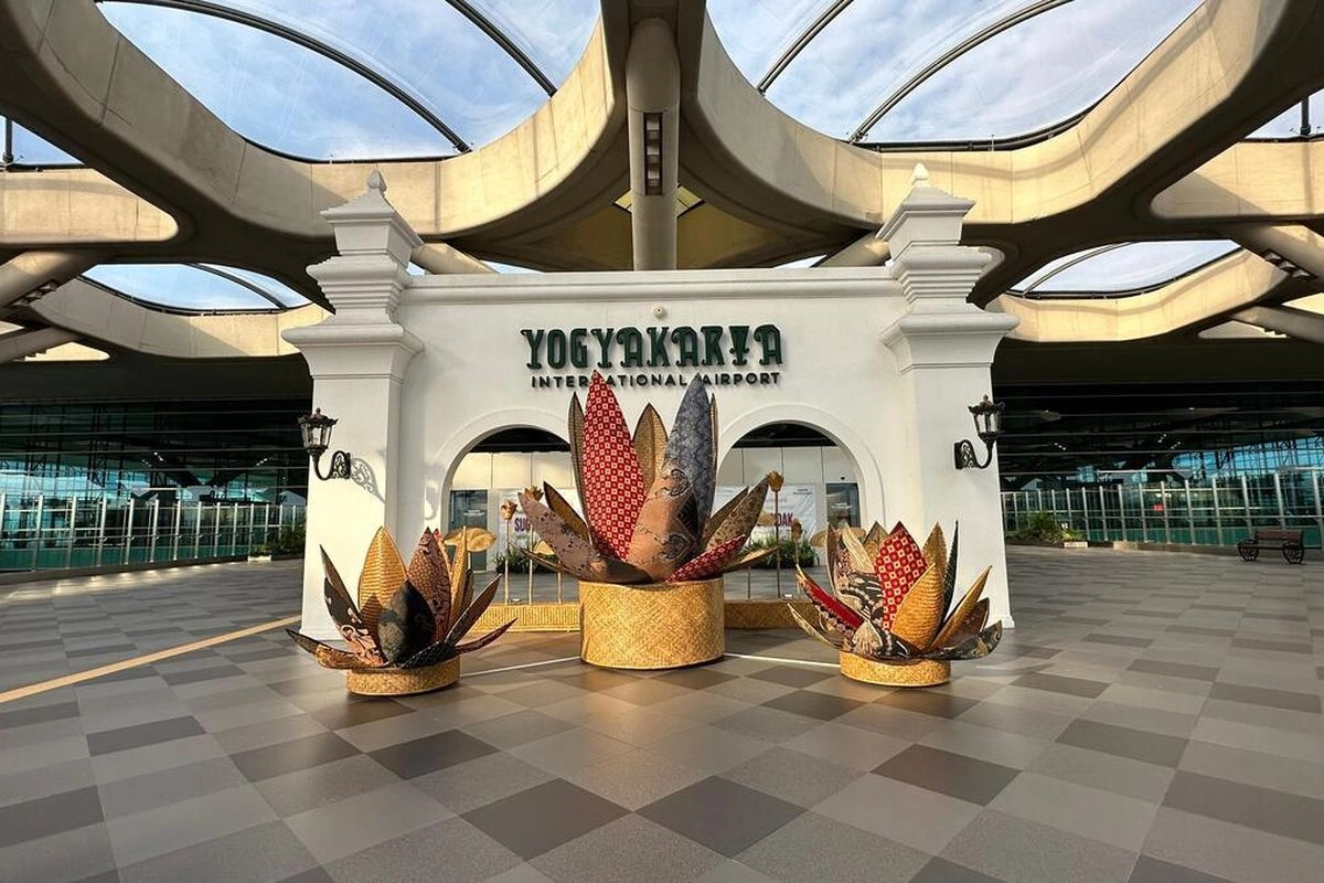 Jelang Waisak 2026, Bandara YIA Bersolek dengan Dekorasi Lotus, Apa Maknanya?